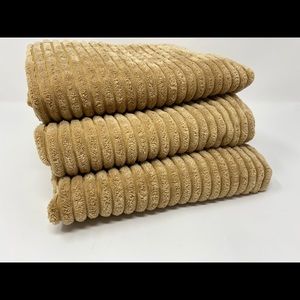 4 Pillow covers yellow gold. Soft!